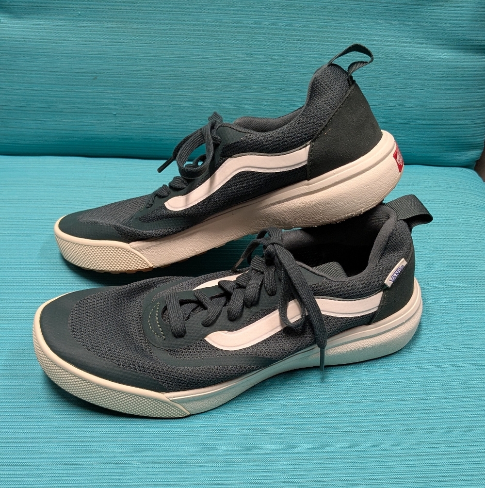 NWOT Vans Men's Dark Green and White Low-Top Ultrarange Sneakers